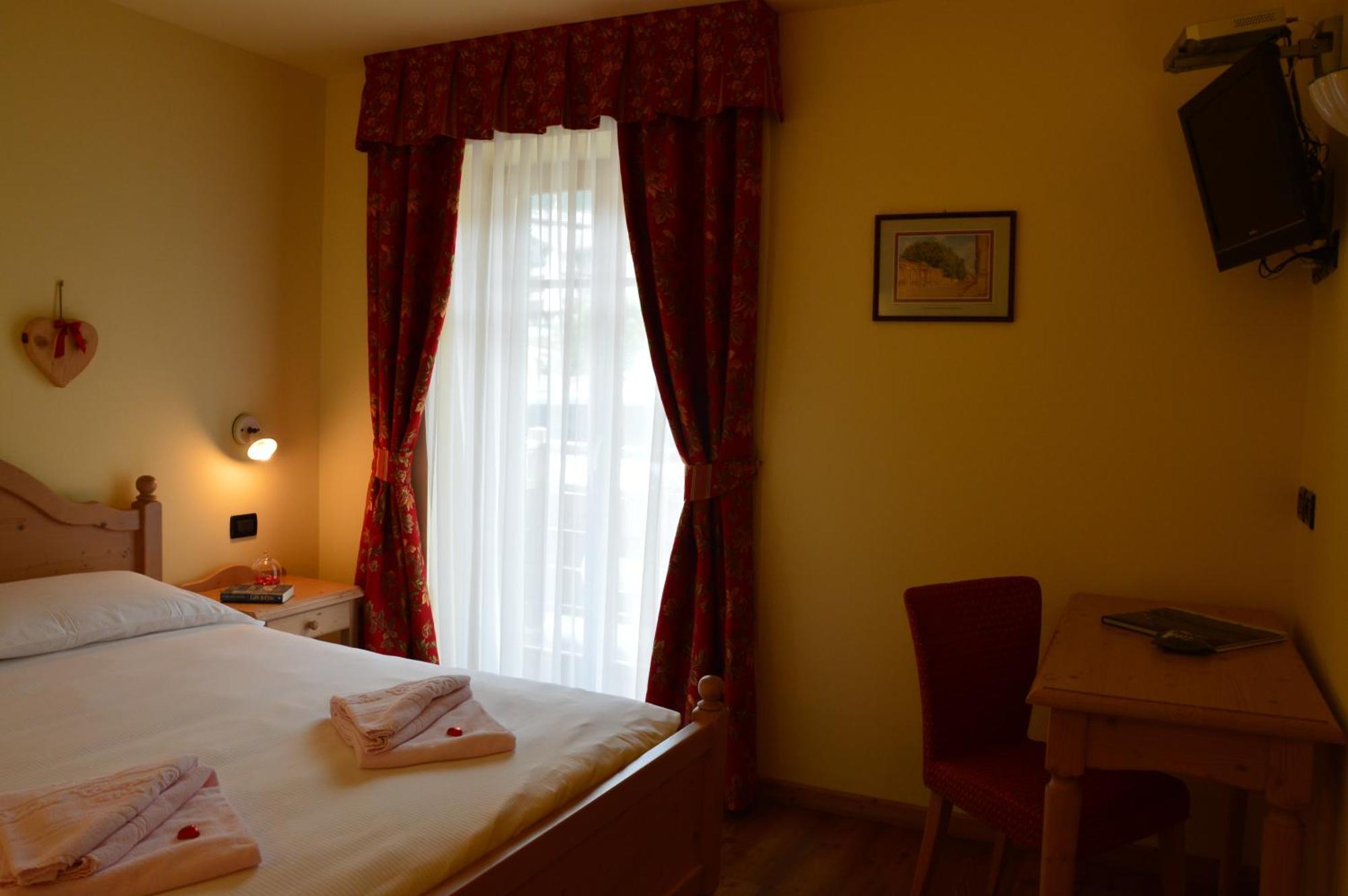 Hotel Garni Carpe Diem Vigo di Fassa Szoba fotó