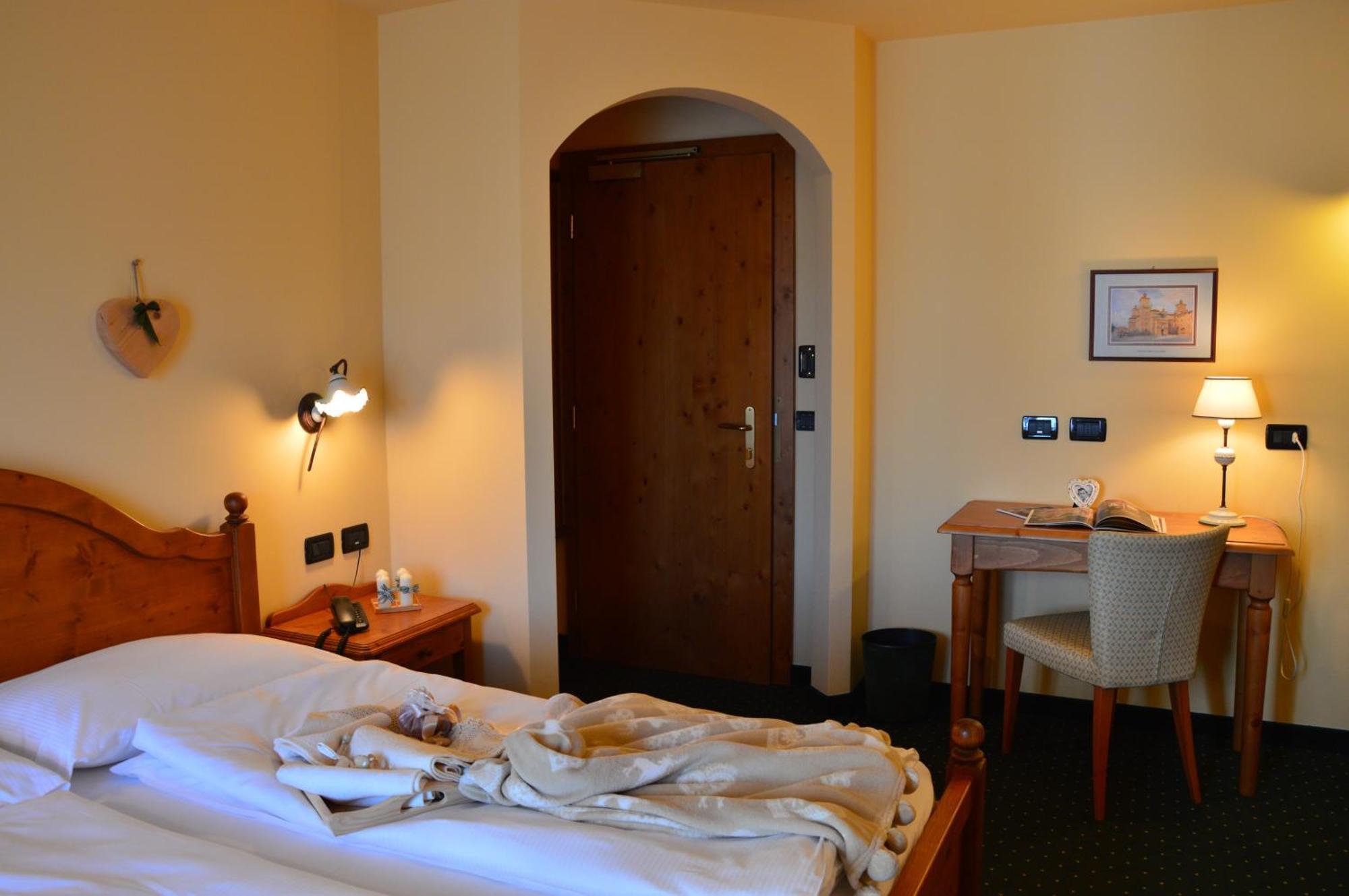 Hotel Garni Carpe Diem Vigo di Fassa Szoba fotó